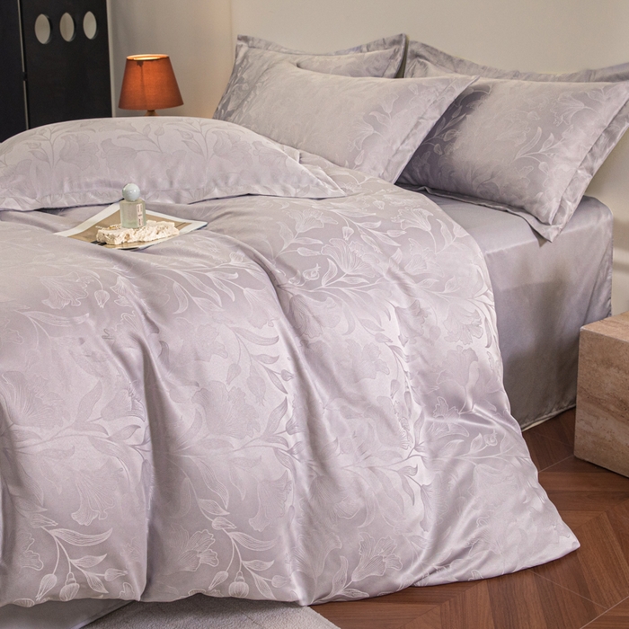 91家纺网 家纺一手货源 找家纺 金牛座家纺 2026新款高克重贡缎提花亲肤棉四件套系列 情愫-浅紫