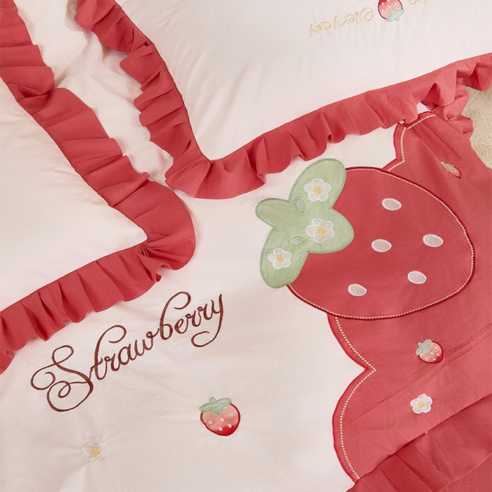 91家纺网 家纺一手货源 找家纺 绒梦里 2026新款A类全棉水洗棉贴布绣韩版花边四件套 红色小莓好