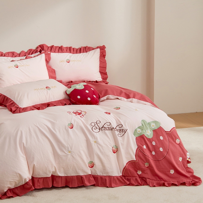 91家纺网 家纺一手货源 找家纺 绒梦里 2026新款A类全棉水洗棉贴布绣韩版花边四件套 红色小莓好