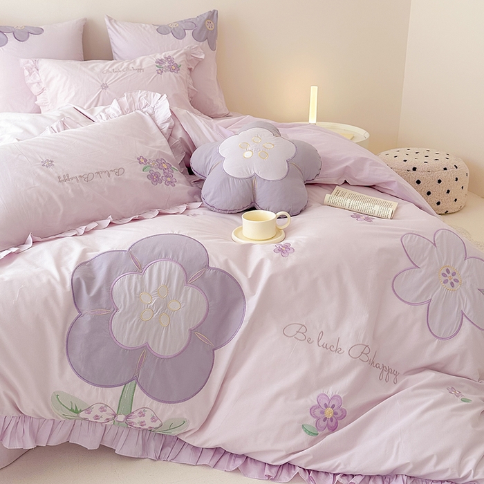 91家纺网 家纺一手货源 找家纺 绒梦里 2026新款A类全棉水洗棉贴布绣韩版花边四件套 幸运花儿-浪漫紫