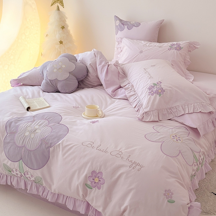 91家纺网 家纺一手货源 找家纺 绒梦里 2026新款A类全棉水洗棉贴布绣韩版花边四件套 幸运花儿-浪漫紫