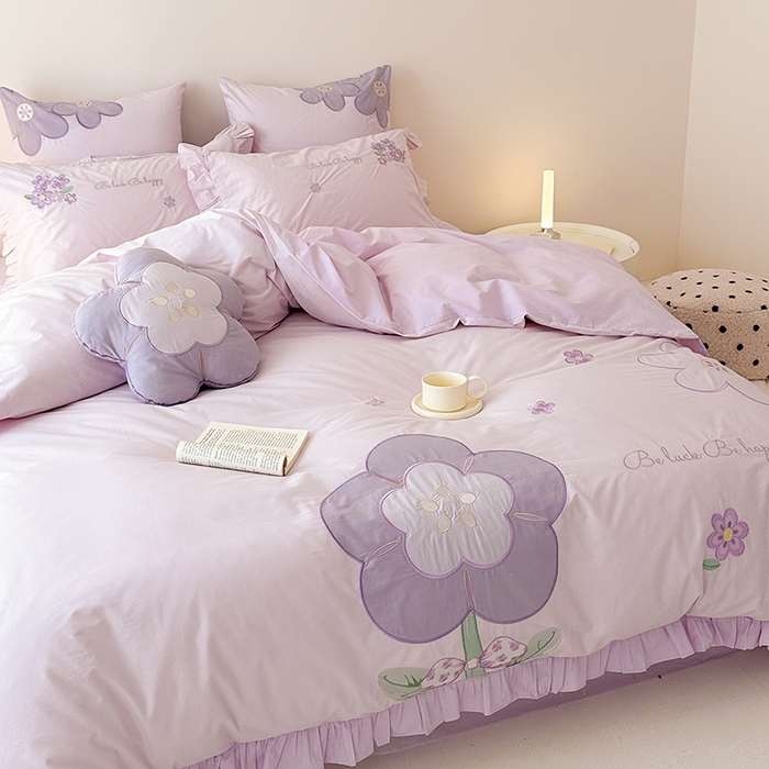 91家纺网 家纺一手货源 找家纺 绒梦里 2026新款A类全棉水洗棉贴布绣韩版花边四件套 幸运花儿-浪漫紫