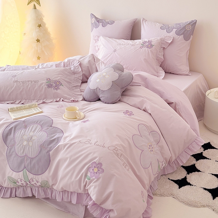 91家纺网 家纺一手货源 找家纺 绒梦里 2026新款A类全棉水洗棉贴布绣韩版花边四件套 幸运花儿-浪漫紫