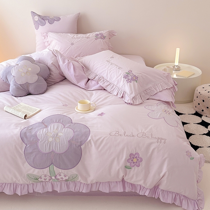 91家纺网 家纺一手货源 找家纺 绒梦里 2026新款A类全棉水洗棉贴布绣韩版花边四件套 幸运花儿-浪漫紫