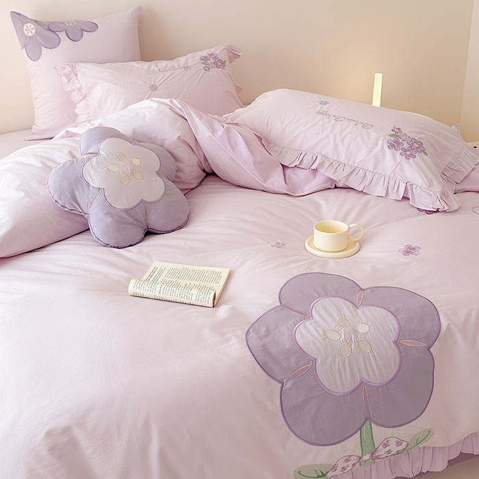 91家纺网 家纺一手货源 找家纺 绒梦里 2026新款A类全棉水洗棉贴布绣韩版花边四件套 幸运花儿-浪漫紫