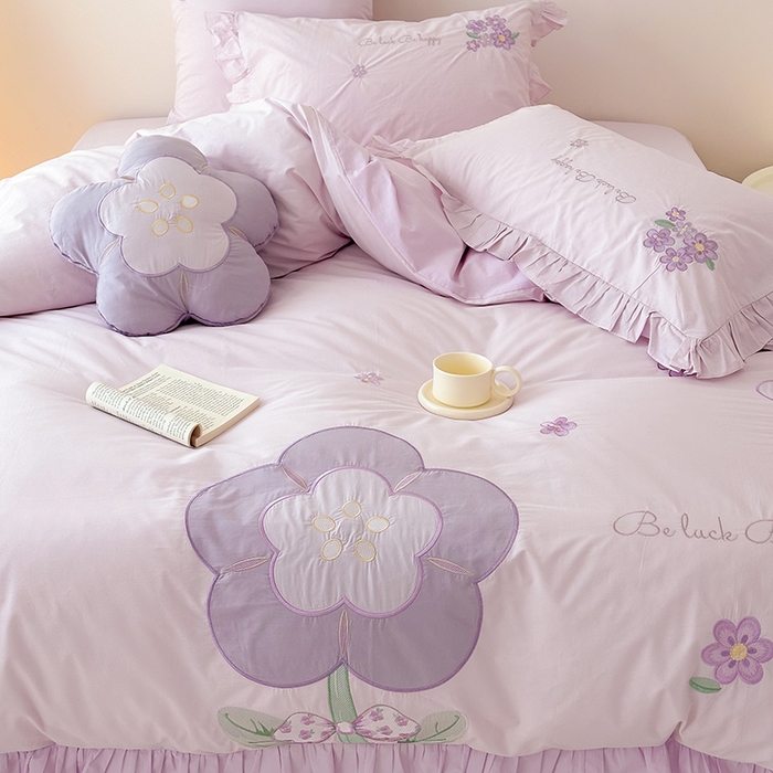 91家纺网 家纺一手货源 找家纺 绒梦里 2026新款A类全棉水洗棉贴布绣韩版花边四件套 幸运花儿-浪漫紫