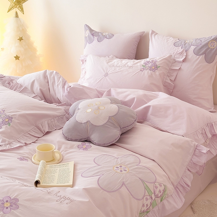 91家纺网 家纺一手货源 找家纺 绒梦里 2026新款A类全棉水洗棉贴布绣韩版花边四件套 幸运花儿-浪漫紫