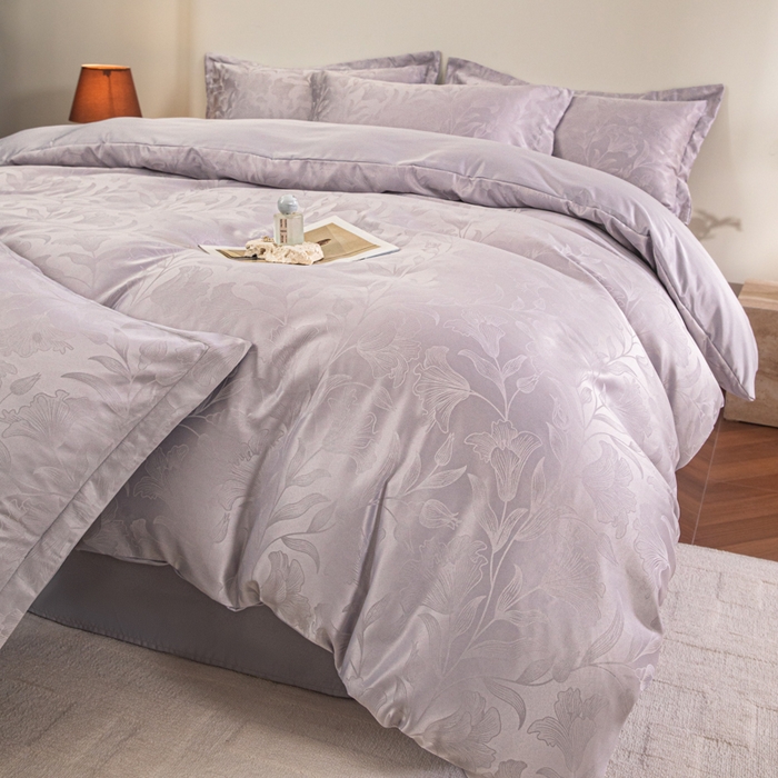 91家纺网 家纺一手货源 找家纺 金牛座家纺 2026新款高克重贡缎提花亲肤棉四件套系列 情愫-浅紫