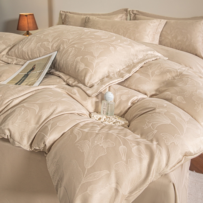 91家纺网 家纺一手货源 找家纺 金牛座家纺 2026新款高克重贡缎提花亲肤棉四件套系列 情愫-香槟