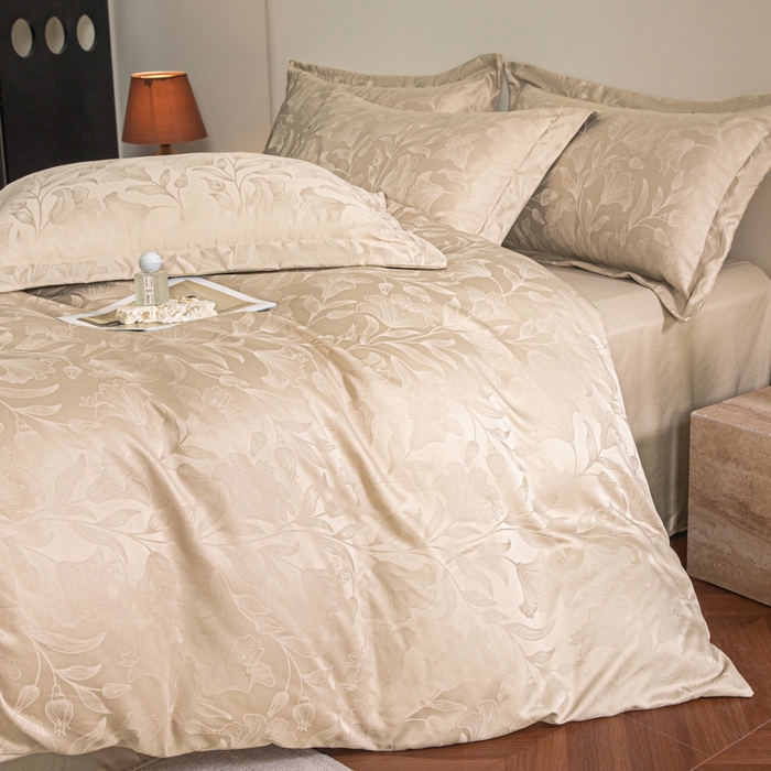 91家纺网 家纺一手货源 找家纺 金牛座家纺 2026新款高克重贡缎提花亲肤棉四件套系列 情愫-香槟