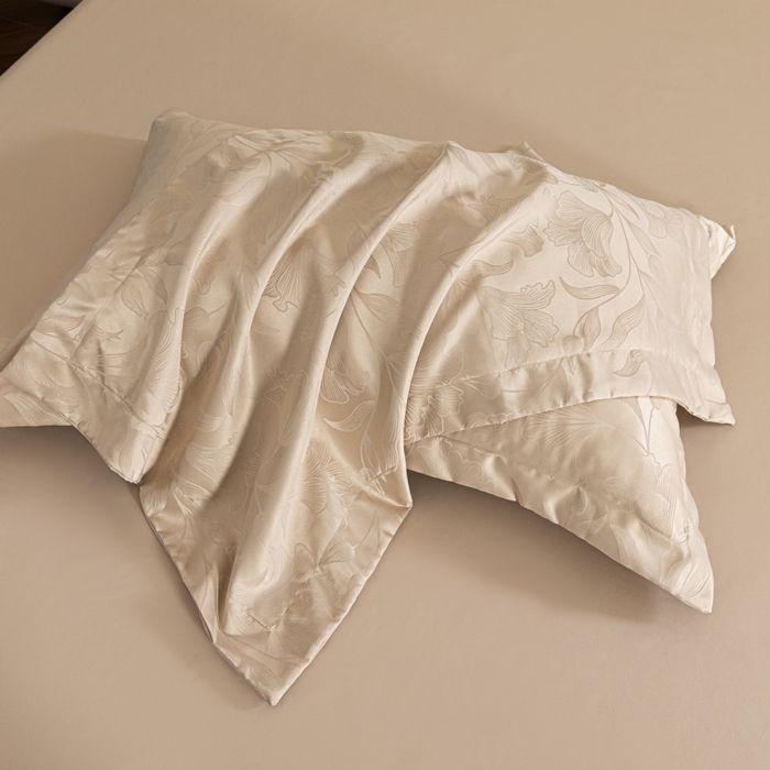91家纺网 家纺一手货源 找家纺 金牛座家纺 2026新款高克重贡缎提花亲肤棉四件套系列 情愫-香槟