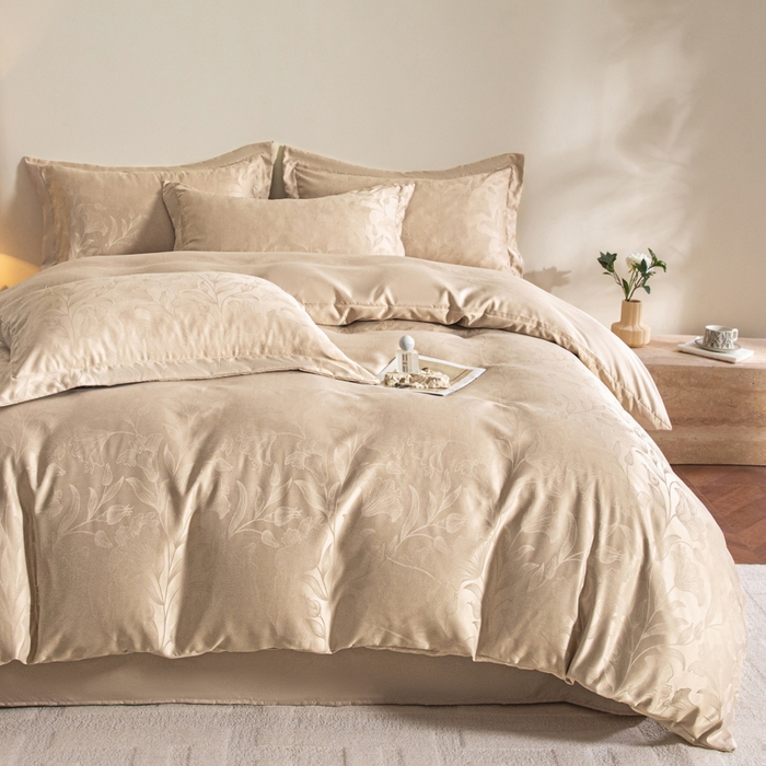 91家纺网 家纺一手货源 找家纺 金牛座家纺 2026新款高克重贡缎提花亲肤棉四件套系列 情愫-香槟