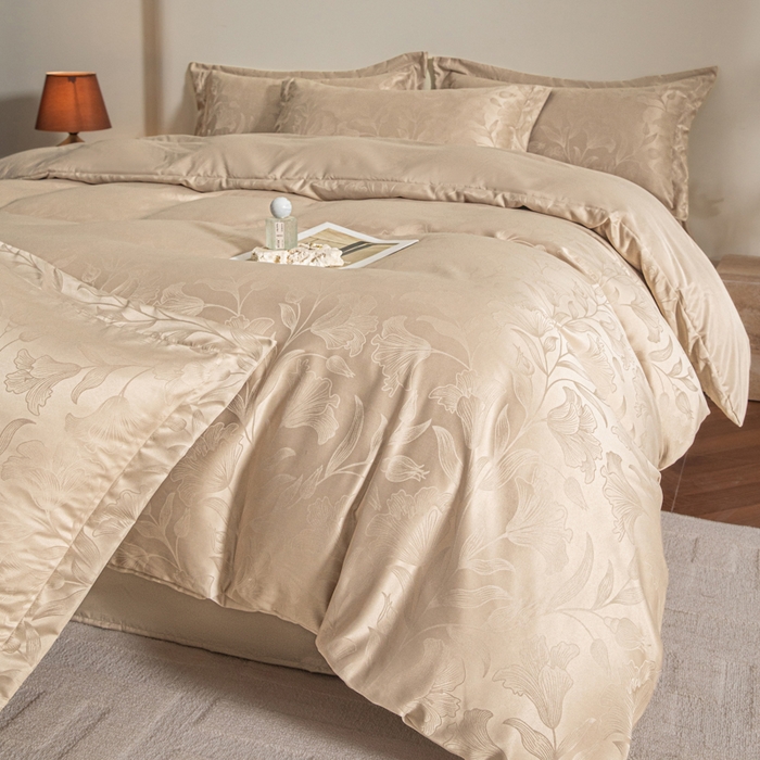 91家纺网 家纺一手货源 找家纺 金牛座家纺 2026新款高克重贡缎提花亲肤棉四件套系列 情愫-香槟