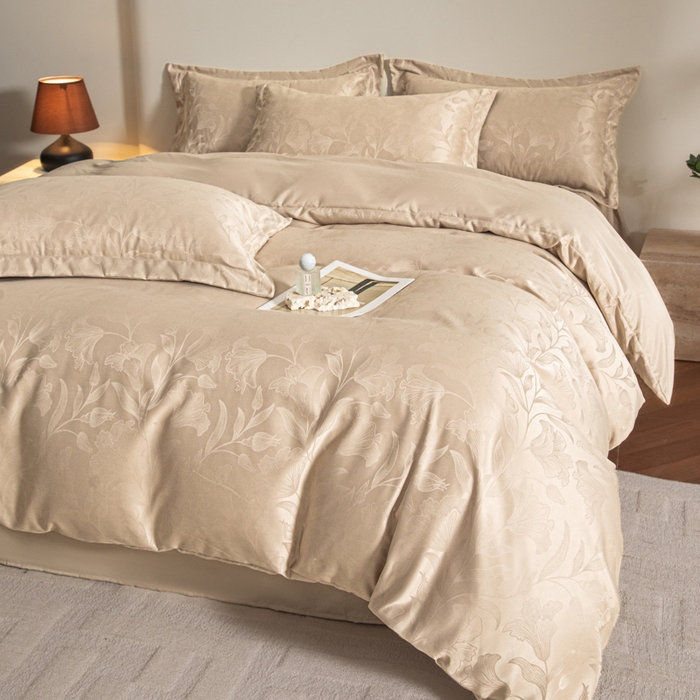 91家纺网 家纺一手货源 找家纺 金牛座家纺 2026新款高克重贡缎提花亲肤棉四件套系列 情愫-香槟