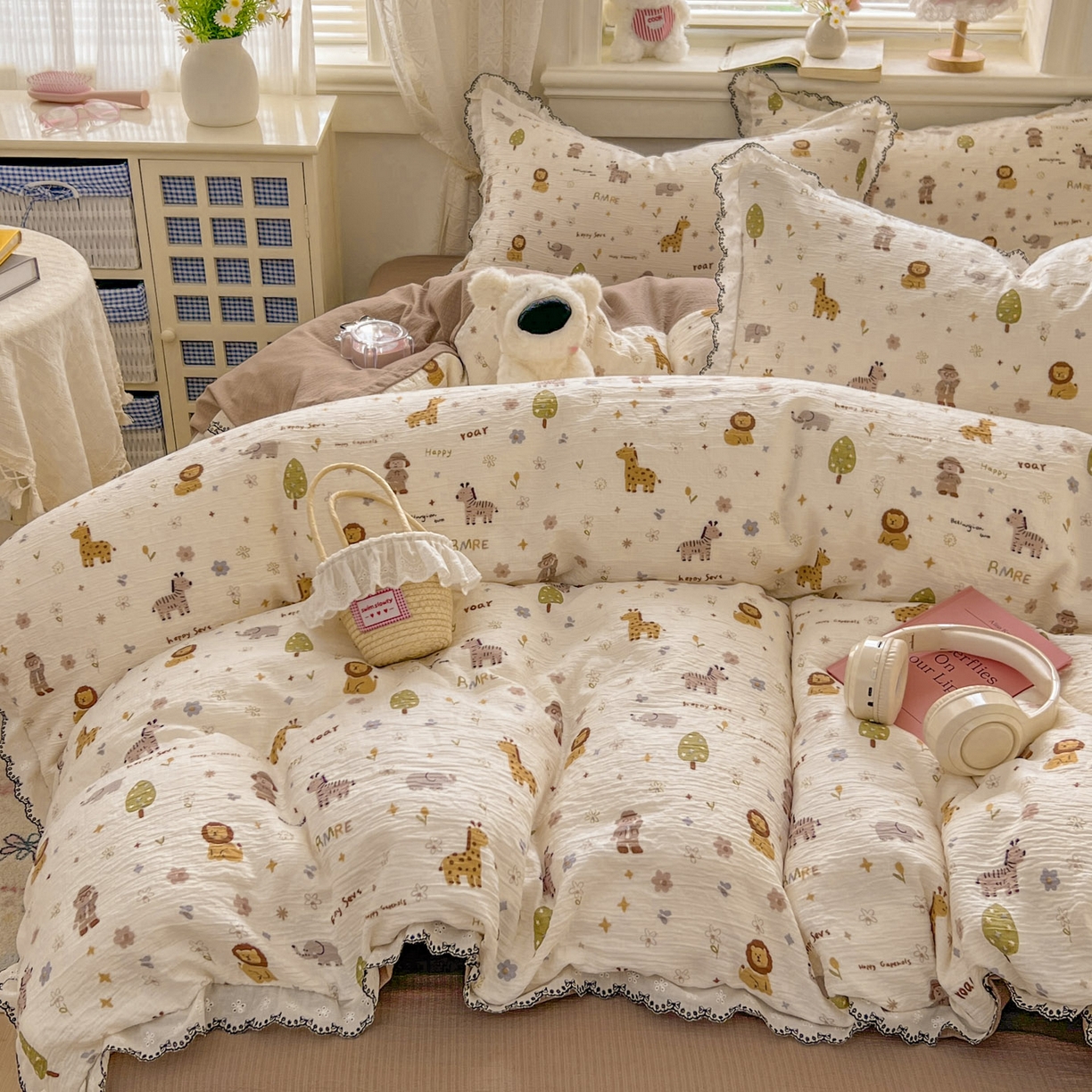 91家纺网 家纺一手货源 找家纺 晚爱家纺（原晚安家居） 2026新款蕾丝刺绣花边韩版少女公主风三层纱四件套 动物团团