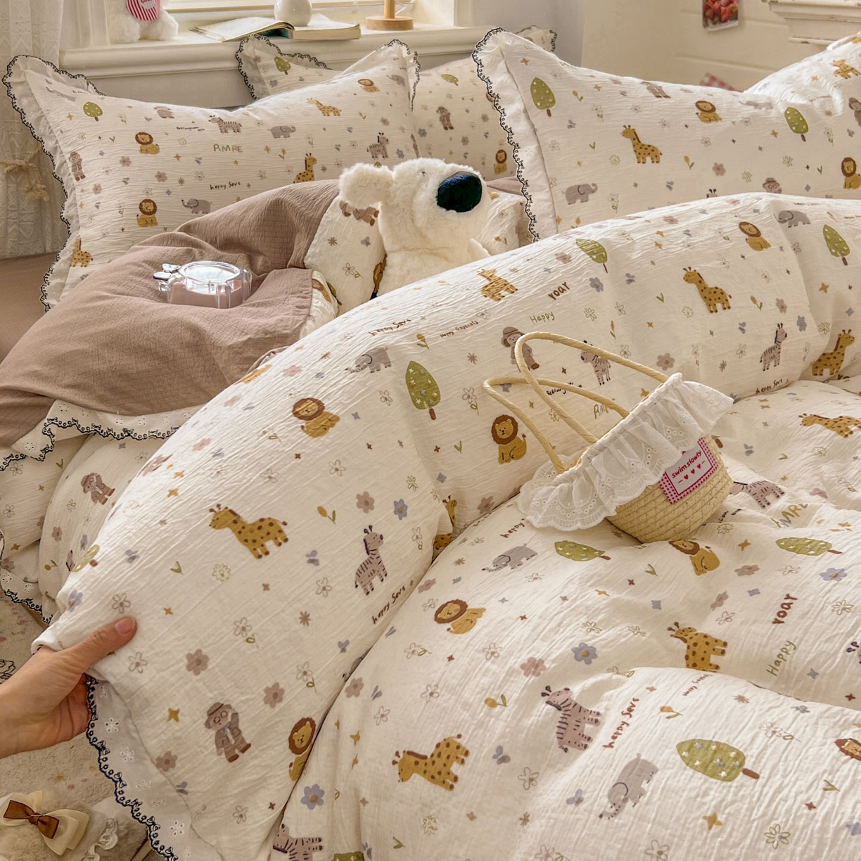 91家纺网 家纺一手货源 找家纺 晚爱家纺（原晚安家居） 2026新款蕾丝刺绣花边韩版少女公主风三层纱四件套 动物团团