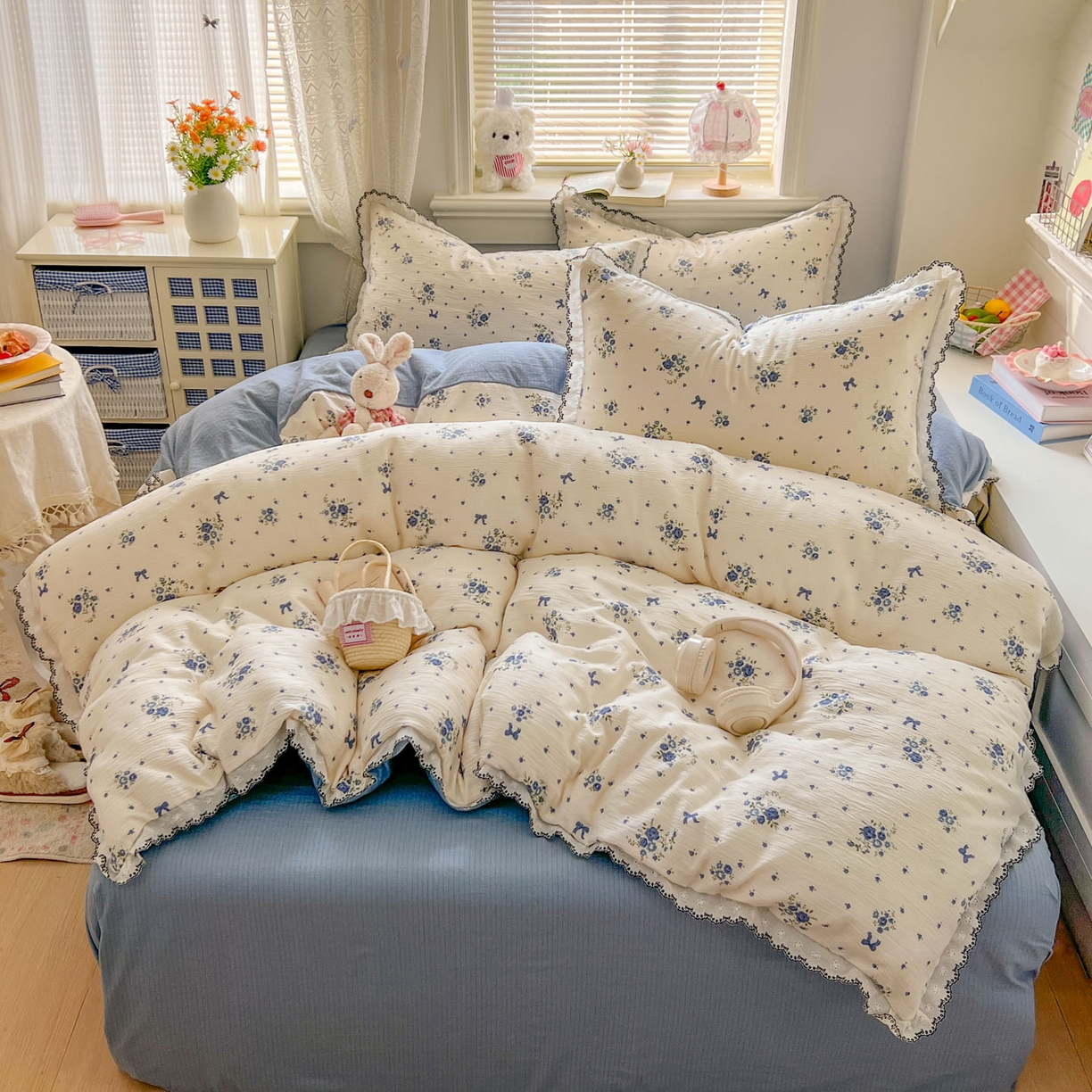 91家纺网 家纺一手货源 找家纺 晚爱家纺（原晚安家居） 2026新款蕾丝刺绣花边韩版少女公主风三层纱四件套 贩卖夏风-蓝