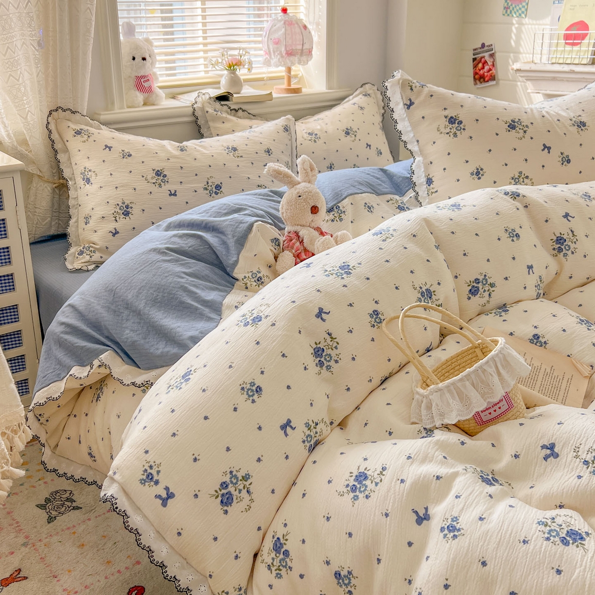 91家纺网 家纺一手货源 找家纺 晚爱家纺（原晚安家居） 2026新款蕾丝刺绣花边韩版少女公主风三层纱四件套 贩卖夏风-蓝