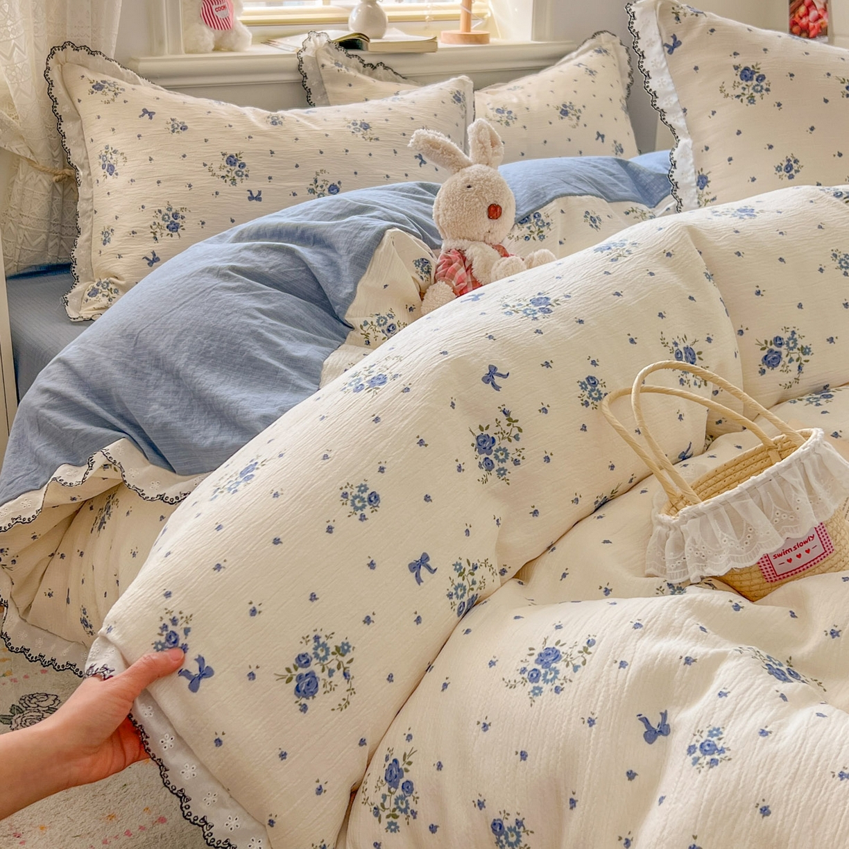 91家纺网 家纺一手货源 找家纺 晚爱家纺（原晚安家居） 2026新款蕾丝刺绣花边韩版少女公主风三层纱四件套 贩卖夏风-蓝