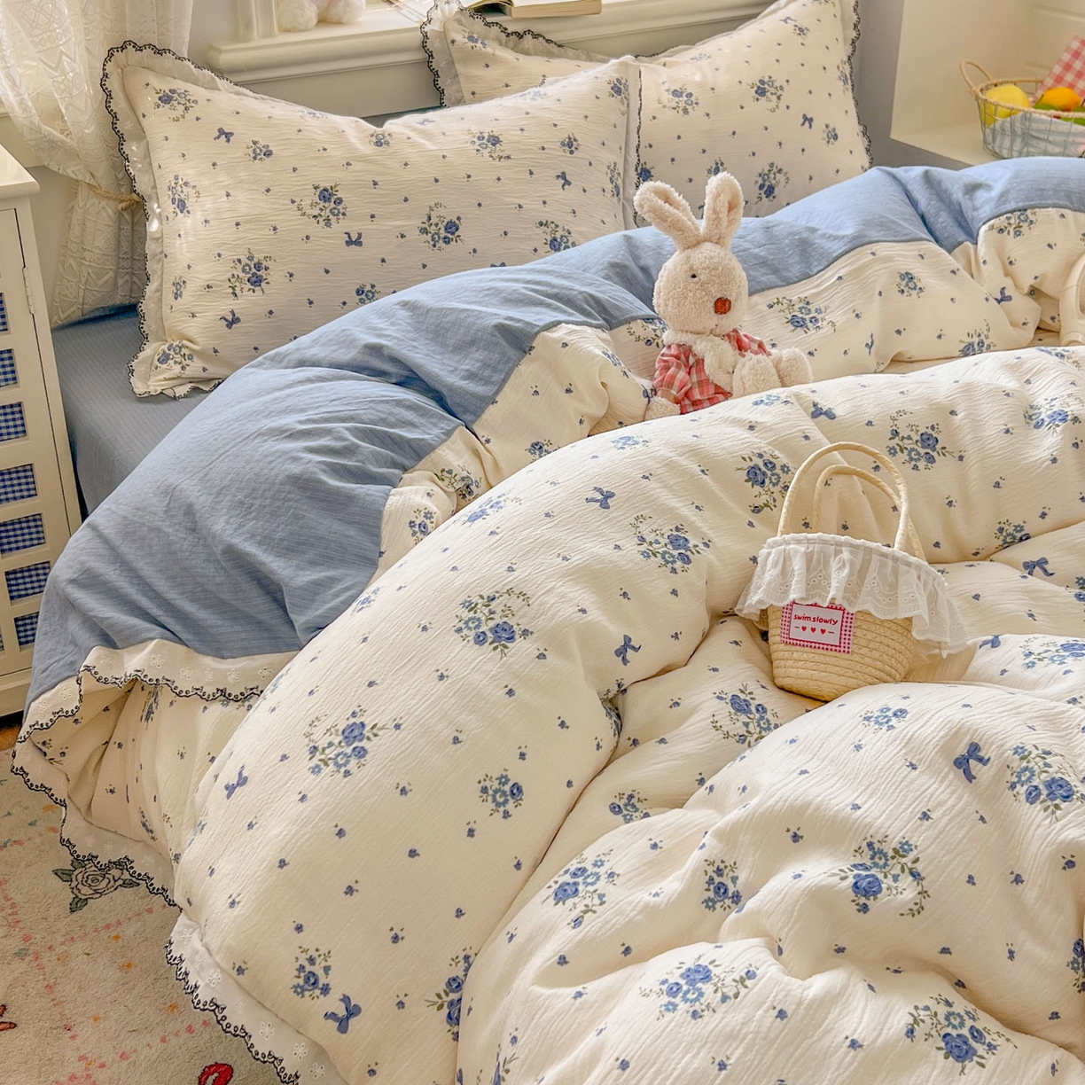 91家纺网 家纺一手货源 找家纺 晚爱家纺（原晚安家居） 2026新款蕾丝刺绣花边韩版少女公主风三层纱四件套 贩卖夏风-蓝