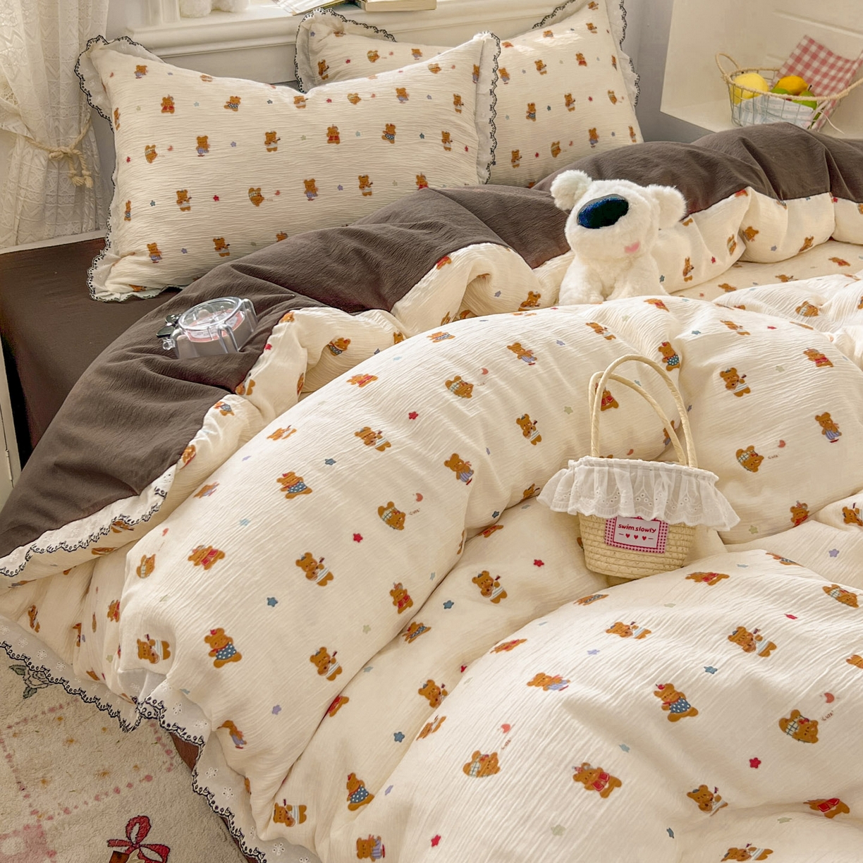 91家纺网 家纺一手货源 找家纺 晚爱家纺（原晚安家居） 2026新款蕾丝刺绣花边韩版少女公主风三层纱四件套 红茶小熊