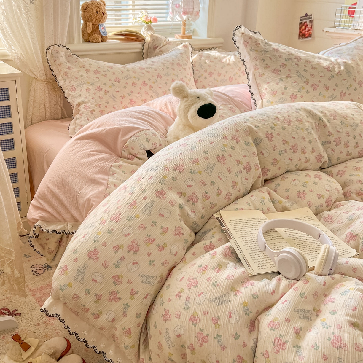 91家纺网 家纺一手货源 找家纺 晚爱家纺（原晚安家居） 2026新款蕾丝刺绣花边韩版少女公主风三层纱四件套 花丛点点猫