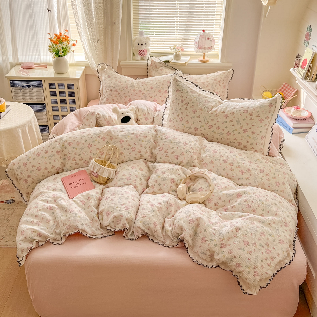 91家纺网 家纺一手货源 找家纺 晚爱家纺（原晚安家居） 2026新款蕾丝刺绣花边韩版少女公主风三层纱四件套 花丛点点猫