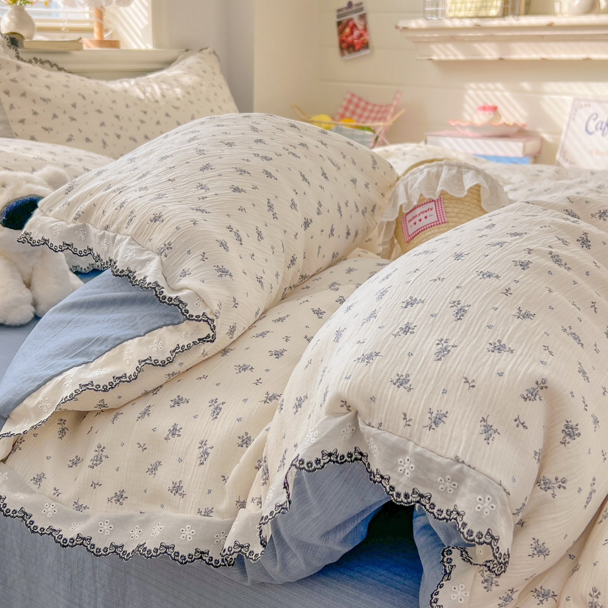 91家纺网 家纺一手货源 找家纺 晚爱家纺（原晚安家居） 2026新款蕾丝刺绣花边韩版少女公主风三层纱四件套 莫奈蓝