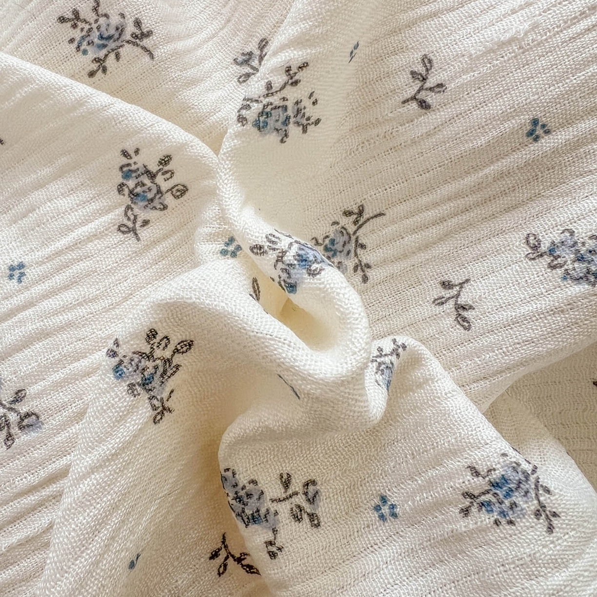 91家纺网 家纺一手货源 找家纺 晚爱家纺（原晚安家居） 2026新款蕾丝刺绣花边韩版少女公主风三层纱四件套 莫奈蓝