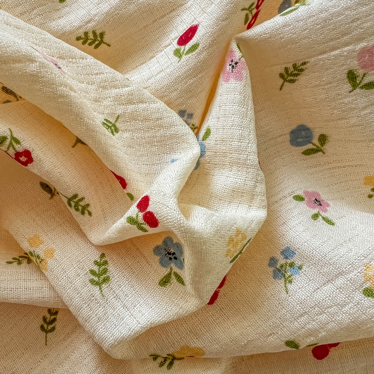 91家纺网 家纺一手货源 找家纺 晚爱家纺（原晚安家居） 2026新款蕾丝刺绣花边韩版少女公主风三层纱四件套 小花点点