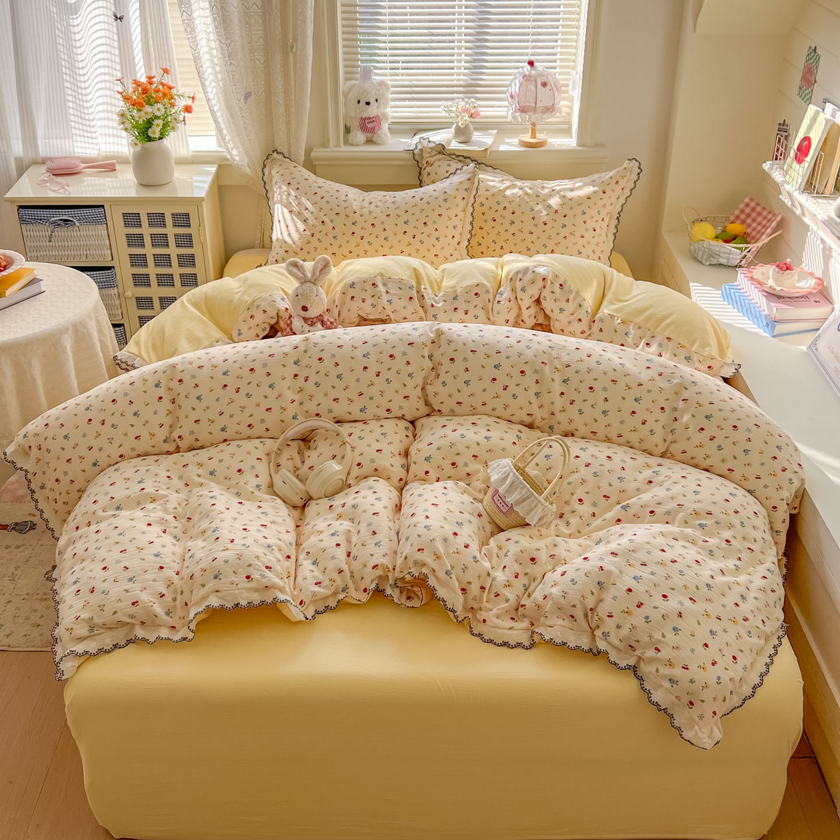 91家纺网 家纺一手货源 找家纺 晚爱家纺（原晚安家居） 2026新款蕾丝刺绣花边韩版少女公主风三层纱四件套 小花点点