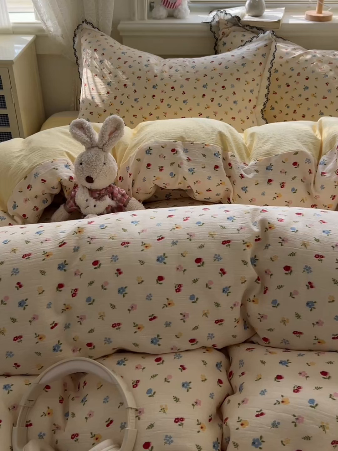 91家纺网 家纺一手货源 找家纺 晚爱家纺（原晚安家居） 2026新款蕾丝刺绣花边韩版少女公主风三层纱四件套 小花点点