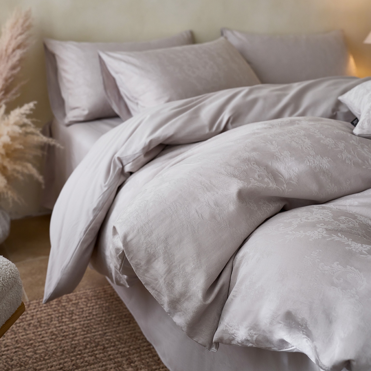 91家纺网 家纺一手货源 找家纺 小懒猪 2026新款亲肤舒适立体全棉纯棉提花四件套-系列四 花韵悠然-银灰