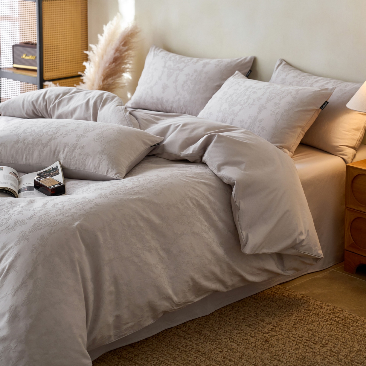 91家纺网 家纺一手货源 找家纺 小懒猪 2026新款亲肤舒适立体全棉纯棉提花四件套-系列四 花韵悠然-银灰