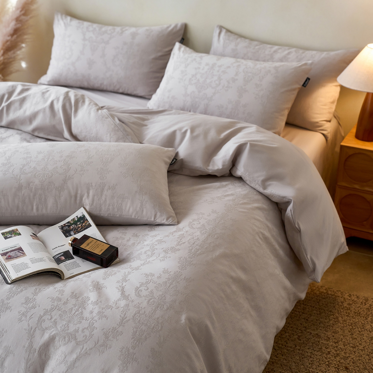 91家纺网 家纺一手货源 找家纺 小懒猪 2026新款亲肤舒适立体全棉纯棉提花四件套-系列四 花韵悠然-银灰