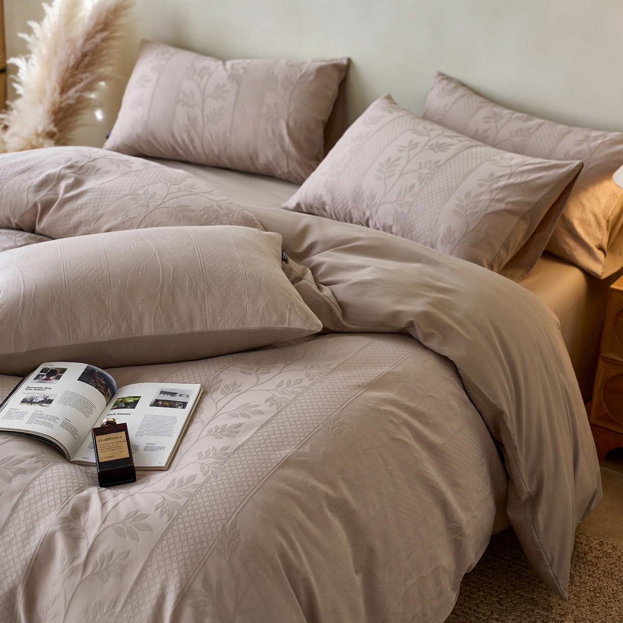 91家纺网 家纺一手货源 找家纺 小懒猪 2026新款亲肤舒适立体全棉纯棉提花四件套-系列四 芊芊叶语-金属灰