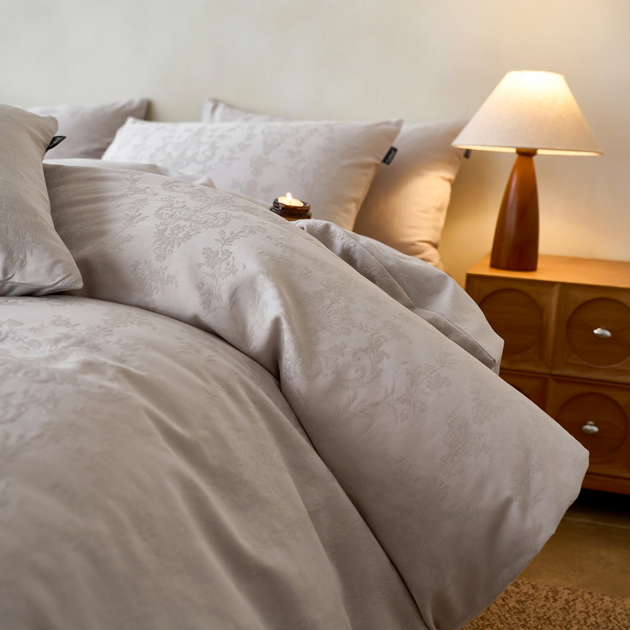 91家纺网 家纺一手货源 找家纺 小懒猪 2026新款亲肤舒适立体全棉纯棉提花四件套-系列四 花韵悠然-银灰