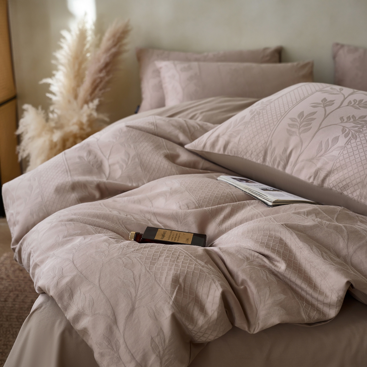 91家纺网 家纺一手货源 找家纺 小懒猪 2026新款亲肤舒适立体全棉纯棉提花四件套-系列四 芊芊叶语-金属灰