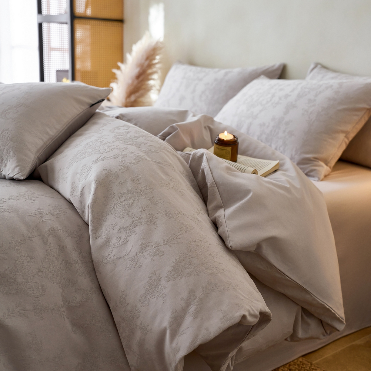 91家纺网 家纺一手货源 找家纺 小懒猪 2026新款亲肤舒适立体全棉纯棉提花四件套-系列四 花韵悠然-银灰