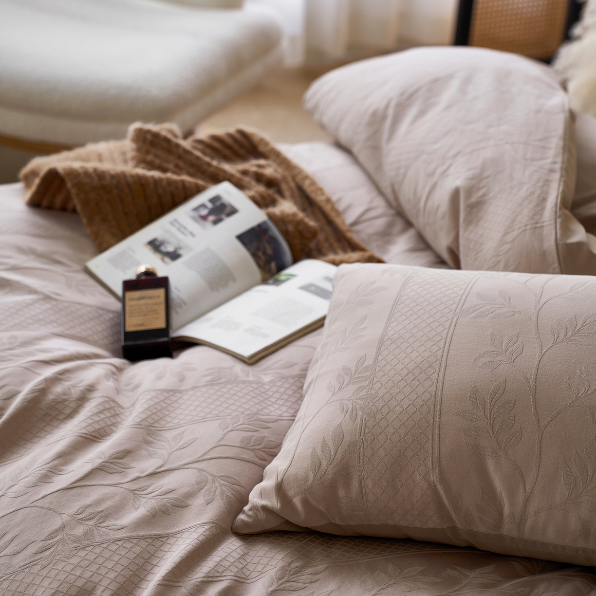 91家纺网 家纺一手货源 找家纺 小懒猪 2026新款亲肤舒适立体全棉纯棉提花四件套-系列四 芊芊叶语-金属灰