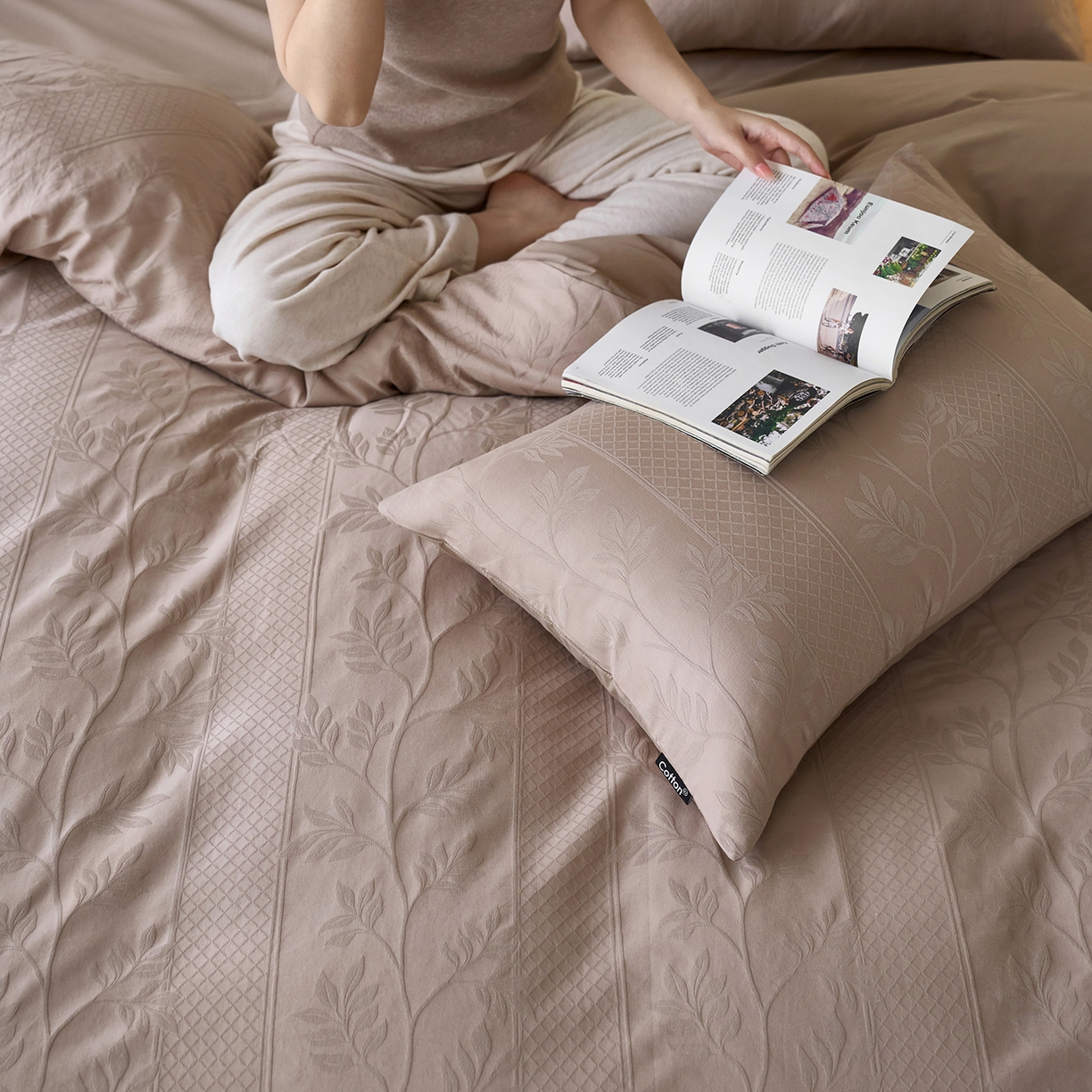 91家纺网 家纺一手货源 找家纺 小懒猪 2026新款亲肤舒适立体全棉纯棉提花四件套-系列四 芊芊叶语-金属灰