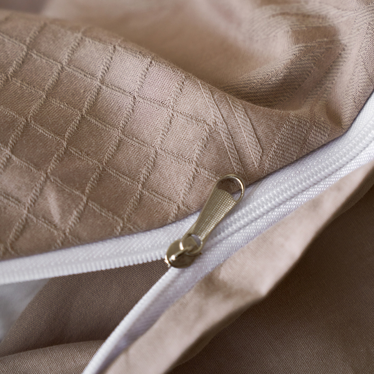 91家纺网 家纺一手货源 找家纺 小懒猪 2026新款亲肤舒适立体全棉纯棉提花四件套-系列四 芊芊叶语-金属灰