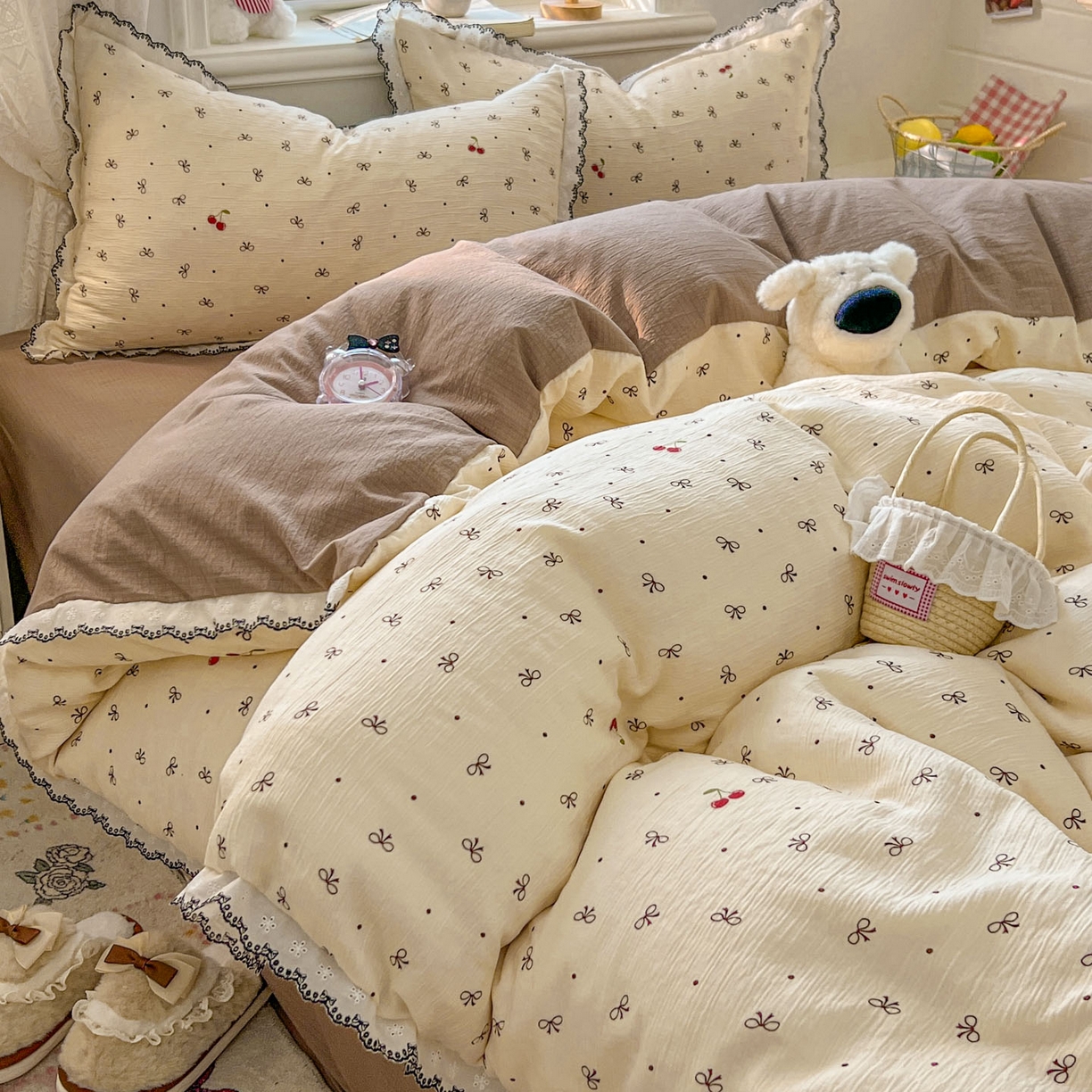 91家纺网 家纺一手货源 找家纺 晚爱家纺（原晚安家居） 2026新款蕾丝刺绣花边韩版少女公主风三层纱四件套 樱桃蝴蝶