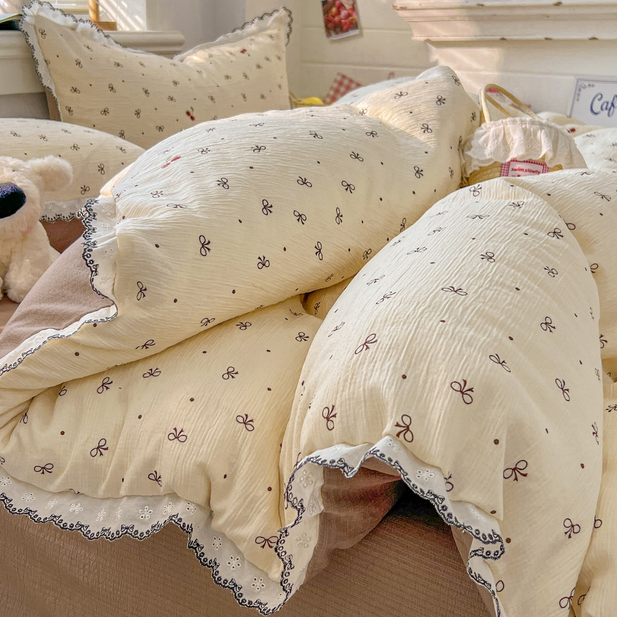 91家纺网 家纺一手货源 找家纺 晚爱家纺（原晚安家居） 2026新款蕾丝刺绣花边韩版少女公主风三层纱四件套 樱桃蝴蝶