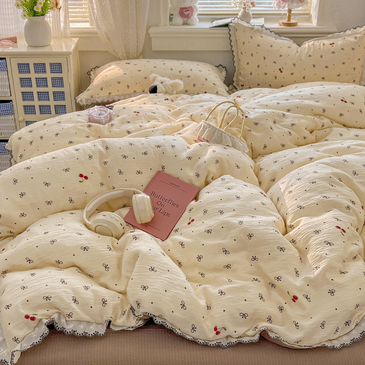 91家纺网 家纺一手货源 找家纺 晚爱家纺（原晚安家居） 2026新款蕾丝刺绣花边韩版少女公主风三层纱四件套 樱桃蝴蝶