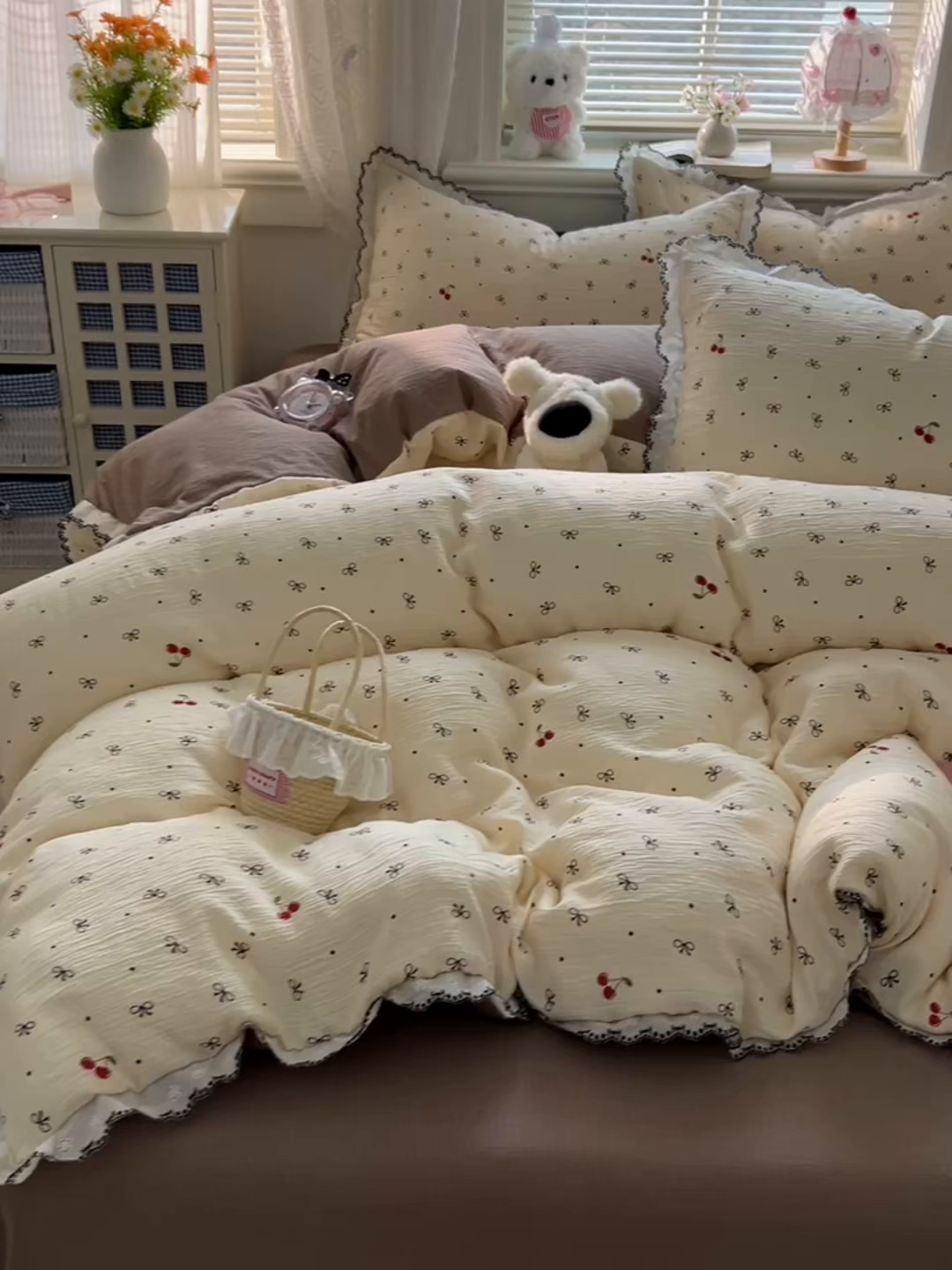 91家纺网 家纺一手货源 找家纺 晚爱家纺（原晚安家居） 2026新款蕾丝刺绣花边韩版少女公主风三层纱四件套 樱桃蝴蝶