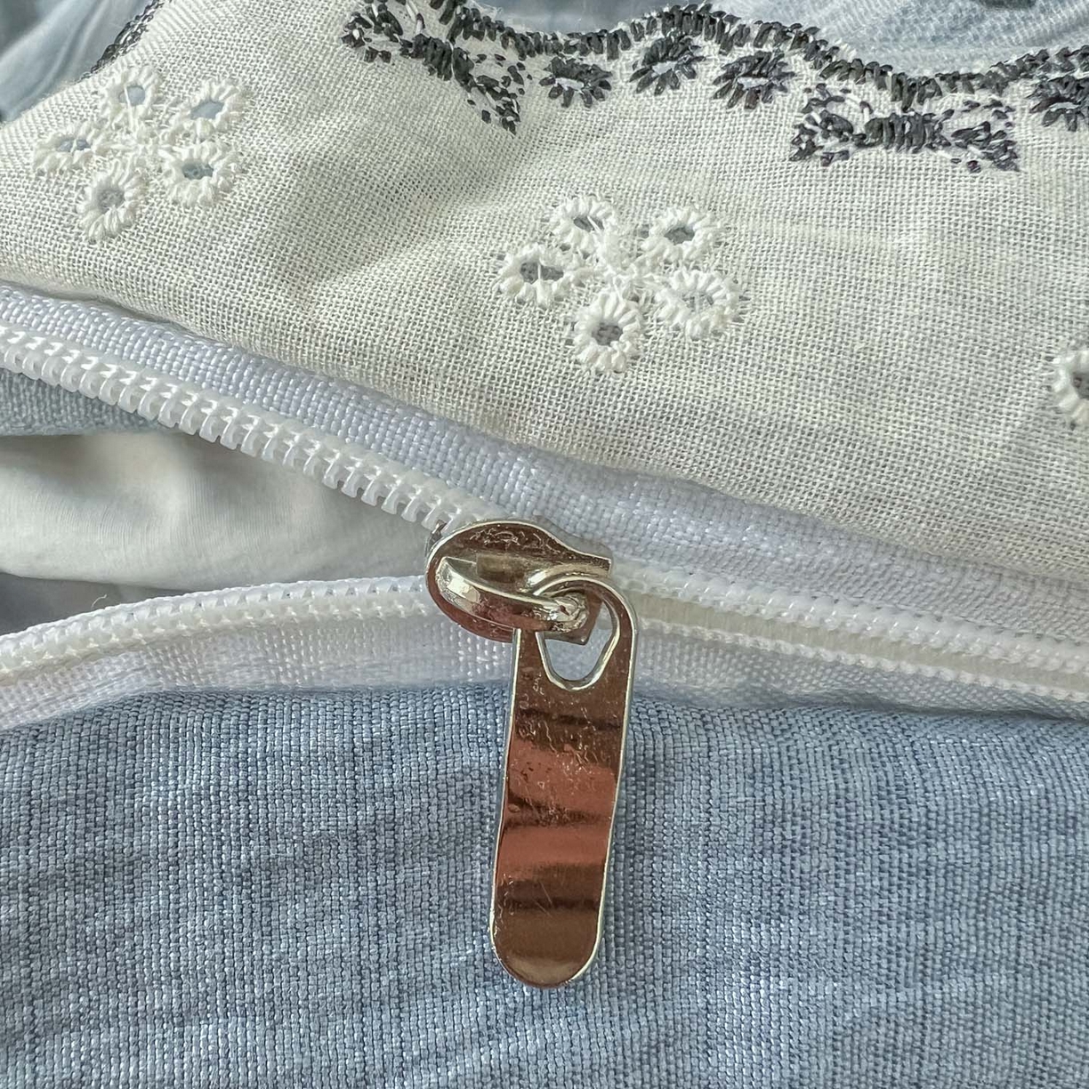 91家纺网 家纺一手货源 找家纺 晚爱家纺（原晚安家居） 2026新款蕾丝刺绣花边韩版少女公主风三层纱四件套 雨爱