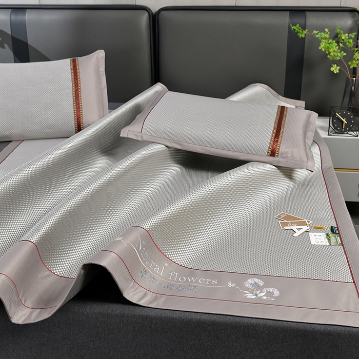 91家纺网 家纺一手货源 找家纺 小牛席业 2026新款加厚款-绣球草本清凉冰藤席系列凉席藤席冰藤席冰丝席竹席乳胶席乳胶凉席凉感豆豆席 加厚款-绣球草本冰藤席 （银灰）