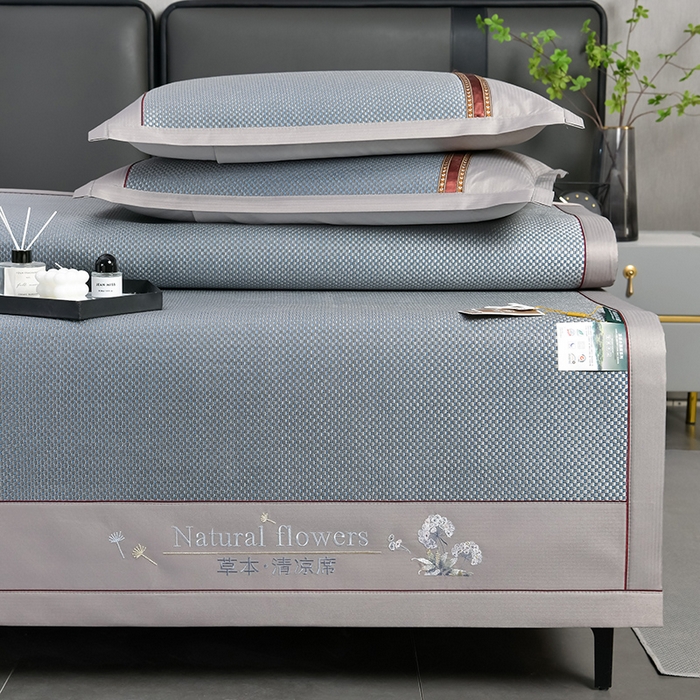 91家纺网 家纺一手货源 找家纺 小牛席业 2026新款加厚款-绣球草本清凉冰藤席系列凉席藤席冰藤席冰丝席竹席乳胶席乳胶凉席凉感豆豆席 加厚款-绣球草本冰藤席 （蓝色）