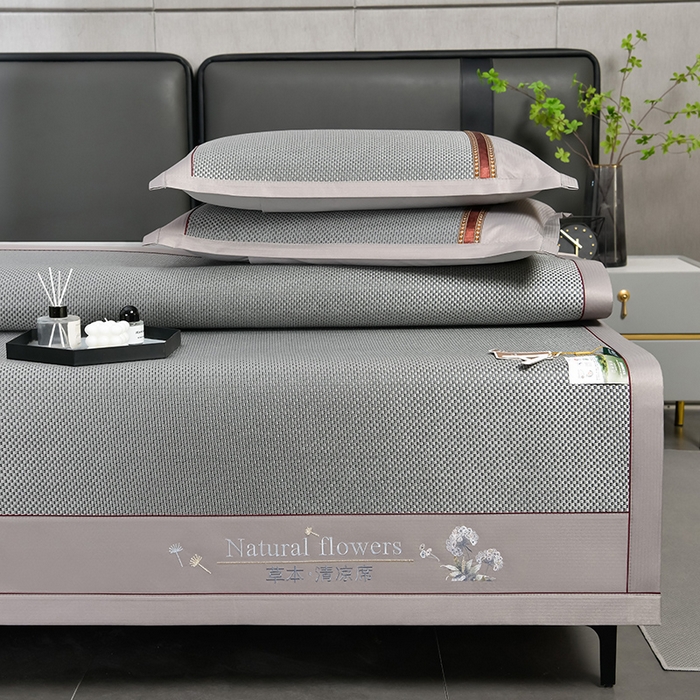 91家纺网 家纺一手货源 找家纺 小牛席业 2026新款加厚款-绣球草本清凉冰藤席系列凉席藤席冰藤席冰丝席竹席乳胶席乳胶凉席凉感豆豆席 加厚款-绣球草本冰藤席 （黑咖）